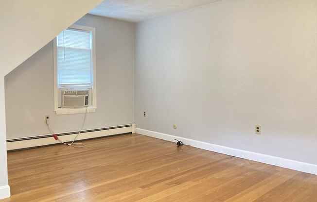 3 beds, 1 bath, 1,200 sqft, $2,450, Unit 2