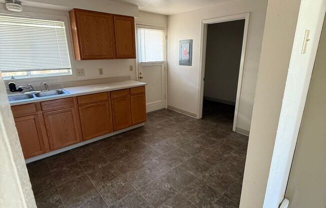 2 beds, 1 bath, $1,050, Unit 2114