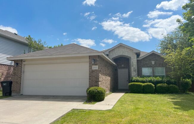 Spacious 3-2-2 on a corner lot in Fort Worth!