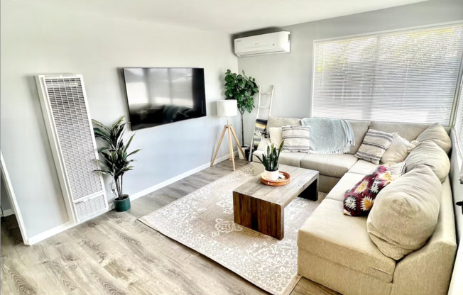 Fully Furnished 2BR Home with Huge Yard & Stunning Views – In-Unit Washer/Dryer!