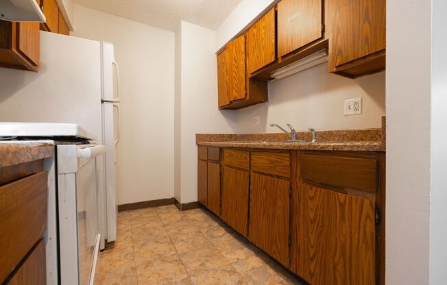 2 beds, 1 bath, $950, Unit 505