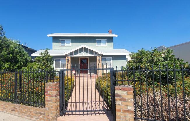114 HUNTINGTON DR N