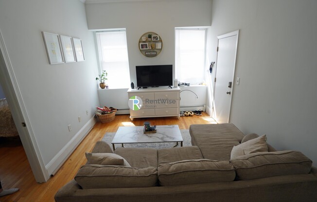 722 E 6 ST
