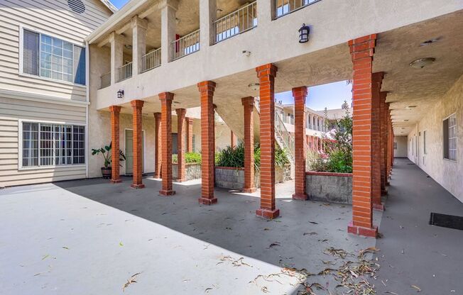 Central Inglewood Life – Gated Living Near SoFi & Transit