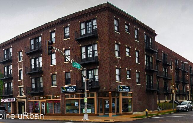 3954 South Grand Ave