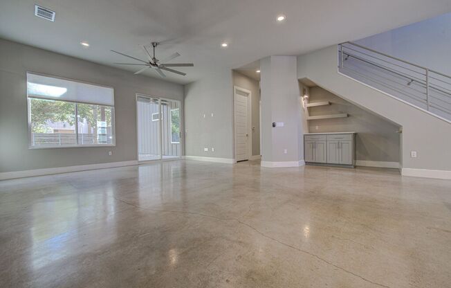 Modern Townhome in Prime Crestview Location