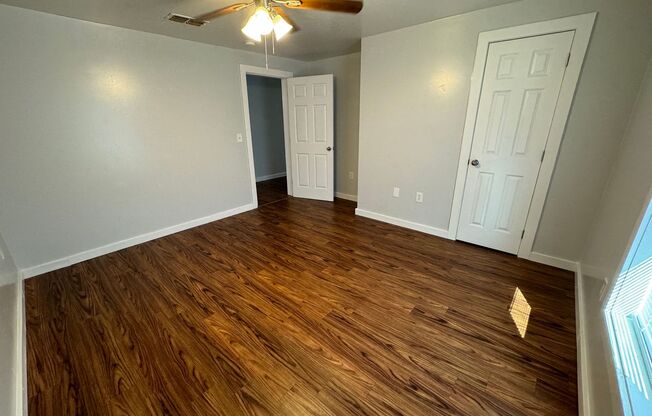 3 beds, 1 bath, $1,200, Unit Apt B