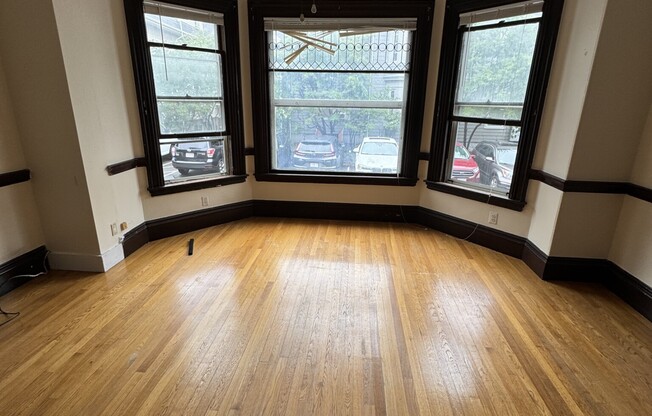 28 ROSELAND ST