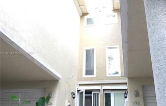 1744 N DIXIE HWY