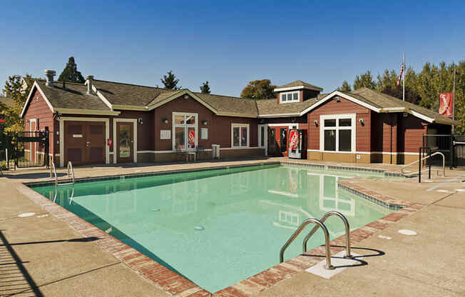 the swimming pool at the retreat at thousand oaks apartments