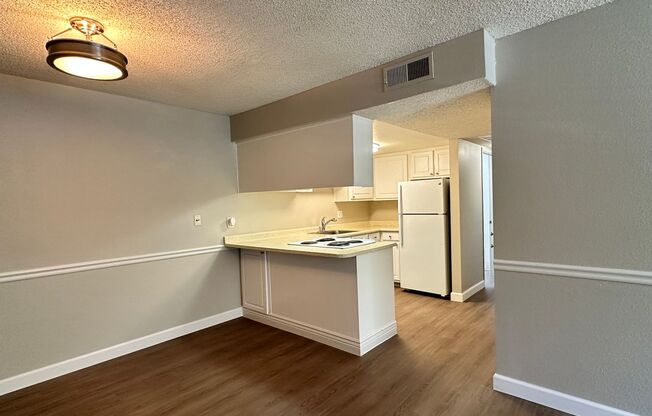 2 beds, 1 bath, 895 sqft, $1,700, Unit 490102