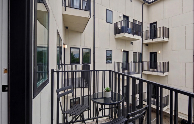 2 beds, 2 baths, 900 sqft, $2,195, Unit 2F
