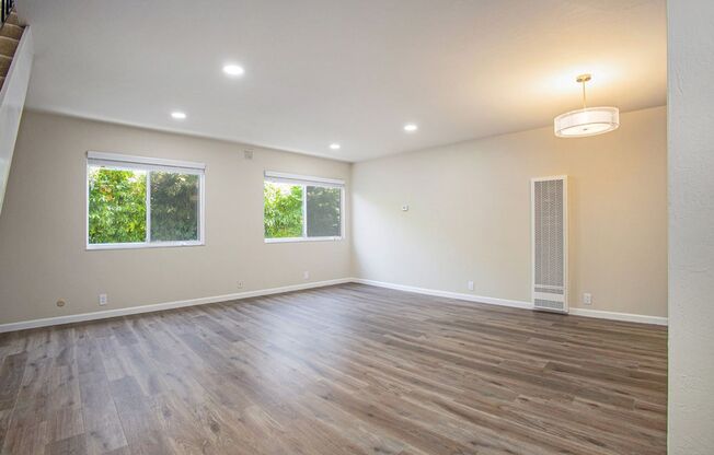 2 beds, 1.5 baths, $2,900, Unit 2150 Santa Clara Ave #F