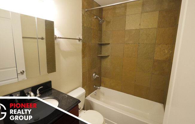 625 W Wrightwood 202