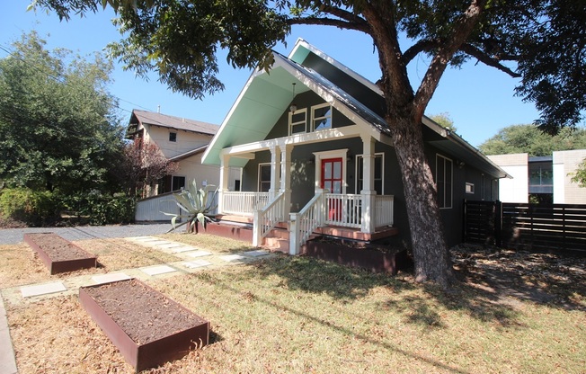 Beautiful Home with Separate Art Studio - Minutes from Downtown