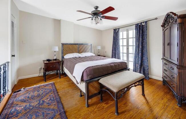 2 beds, 1 bath, 1,000 sqft, $5,250