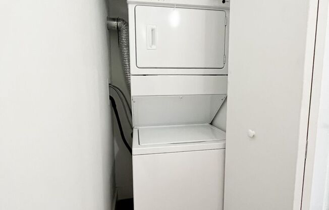 2 beds, 1 bath, 950 sqft, $1,895, Unit 518
