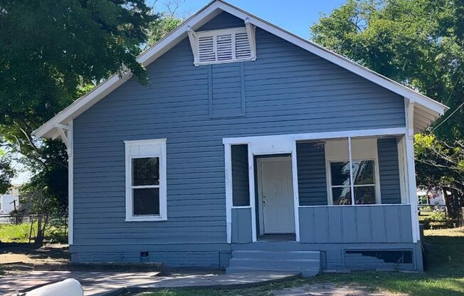NICE 3BR/1BA Lakeland Home w/Large Covered Porch