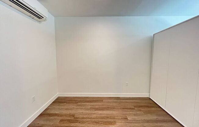 4045 Broadway