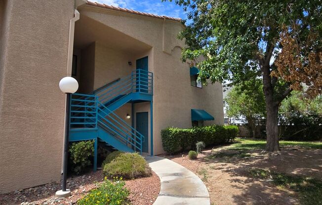 A Fabulous 2 Bedroom, 1 Bathroom Downstairs Unit.