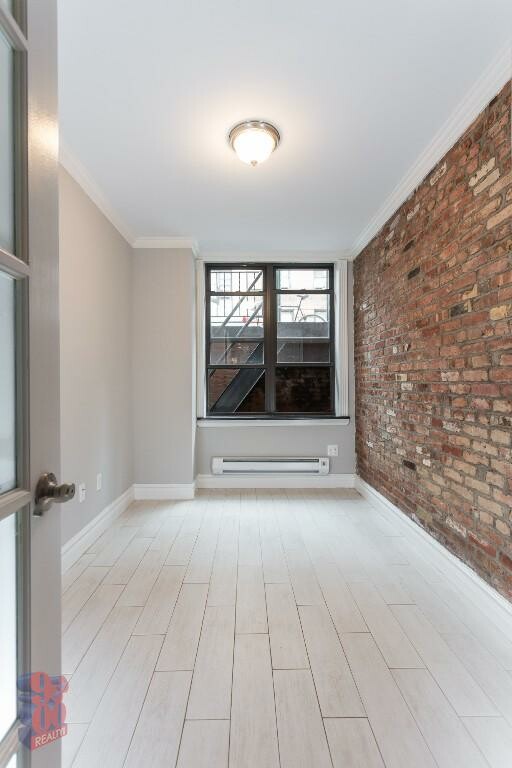 219 E 28th St