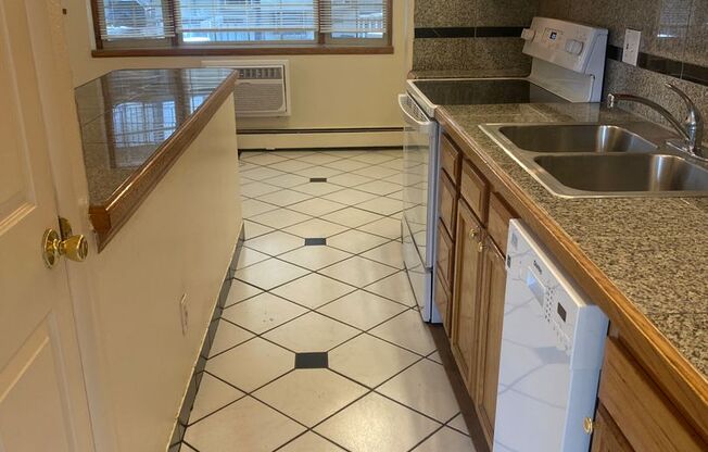 1 bed, 1 bath, 550 sqft, $1,655, Unit 640-108