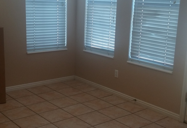 3 bedroom 2 1/2 bath townhome