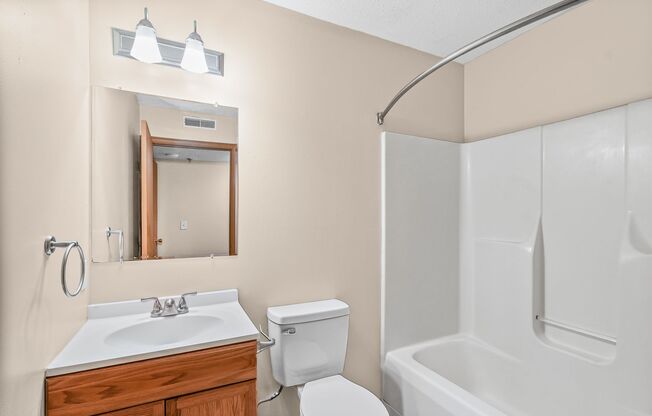 3 beds, 2 baths, 1,100 sqft, $1,150, Unit 2B