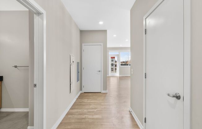 2 beds, 1 bath, 913 sqft, $3,560, Unit 402