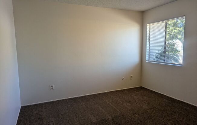 2 beds, 1 bath, $1,200, Unit A