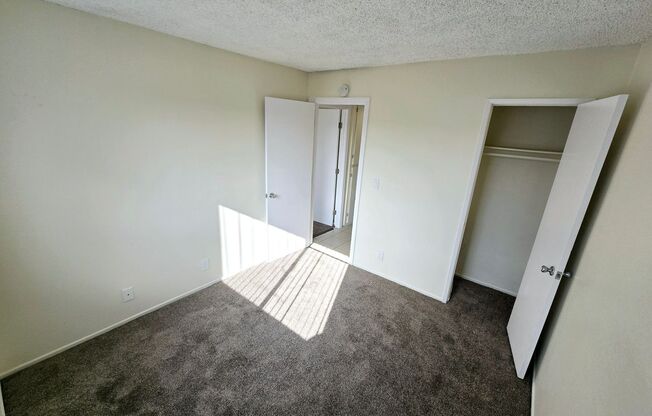 2 beds, 1 bath, 740 sqft, $1,995, Unit 09