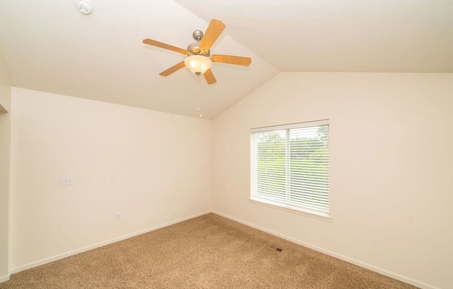 Lighted Ceiling Fan at Lynbrook Apartment Homes and Townhomes, Nebraska, 68022