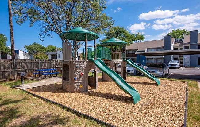 2 beds, 1 bath, 976 sqft, $1,700, Unit 211