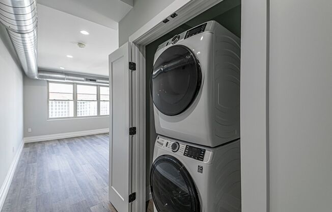 2 beds, 1 bath, 923 sqft, $2,063, Unit Unit 304
