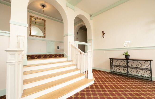 Studio, 1 bath, 425 sqft, $1,275, Unit 212