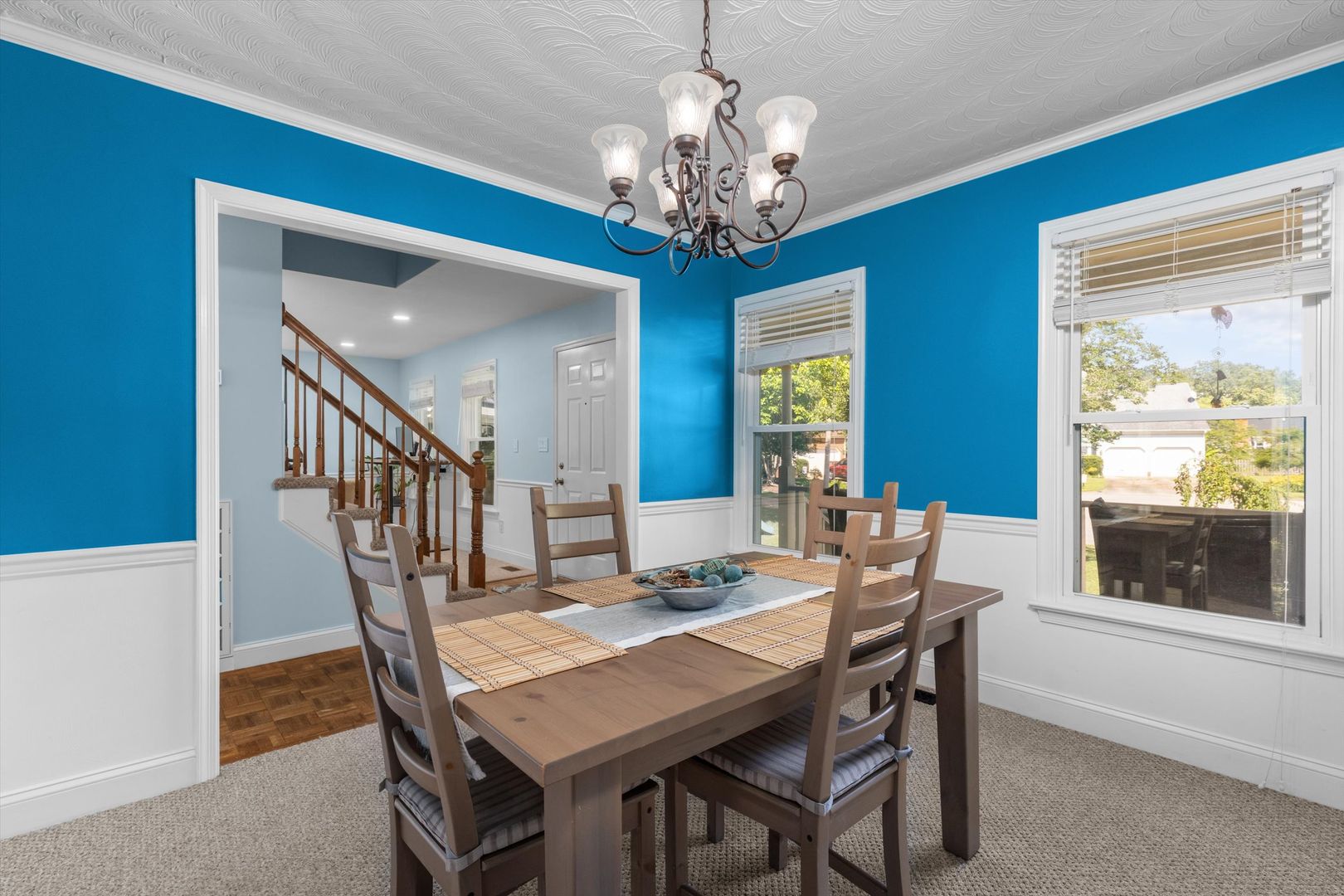 4BR/2.5BA Greenbrier Garden Getaway—Where Cul-de-Sac Camaraderie Meets Chesapeake Convenience