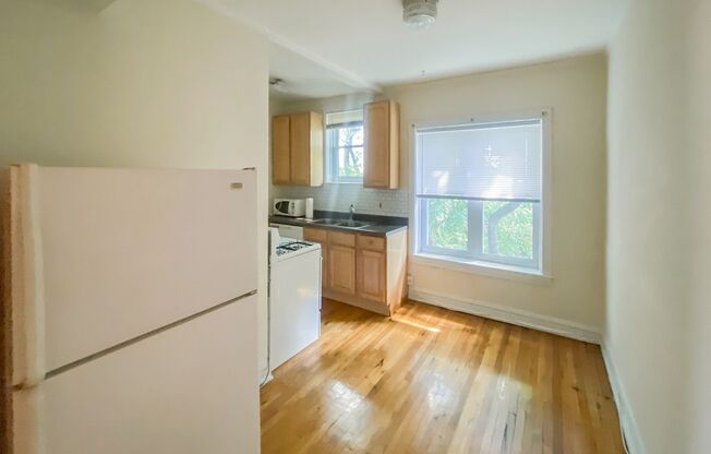1 bed, 1 bath, 645 sqft, $1,850, Unit 3525.5-3S