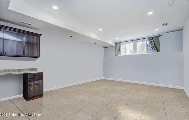 5 B LUDWIG LN