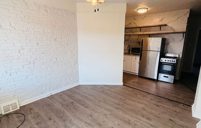 One Bedroom on Quiet Street w/ Parking