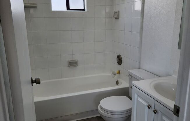 2 beds, 2 baths, 1,000 sqft, $2,950, Unit E