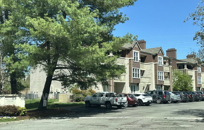 281 HILLSBORO PL