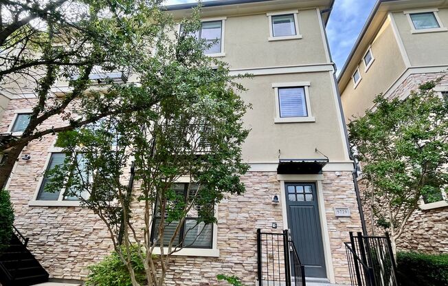 Charming 3-Bedroom Home, Walk to Shops & Entertainment in Prime Plano Location!