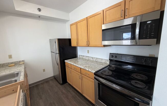 2 beds, 1 bath, 990 sqft, $1,900, Unit 601