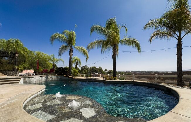 Experience Ultimate Comfort and Luxury at Our Stunning 5-Bedroom Oasis with A Pool/Spa, only 10 miles away from Temecula Wine Country!