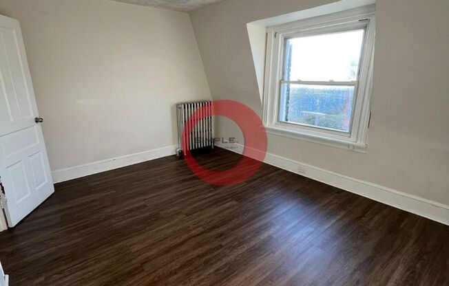 3 beds, 1 bath, $1,295, Unit Apartment 2