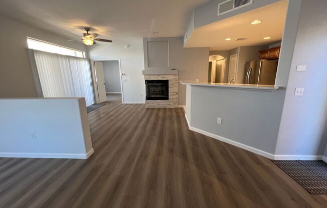 2 beds, 1 bath, $1,450, Unit # 1050