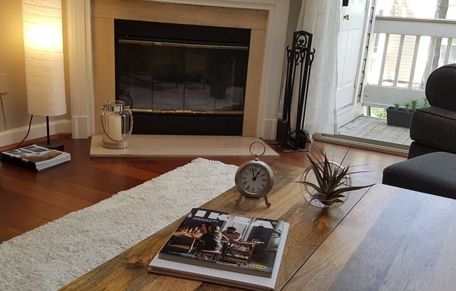 Loft 2BR plus den/2BA condo walking distance to Metro