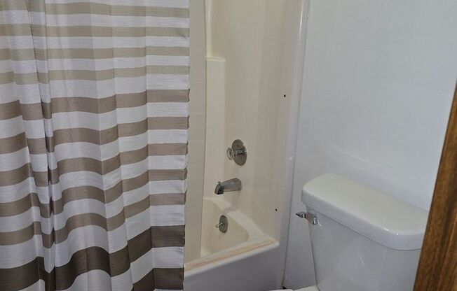 1 bed, 1 bath, $700, Unit 132