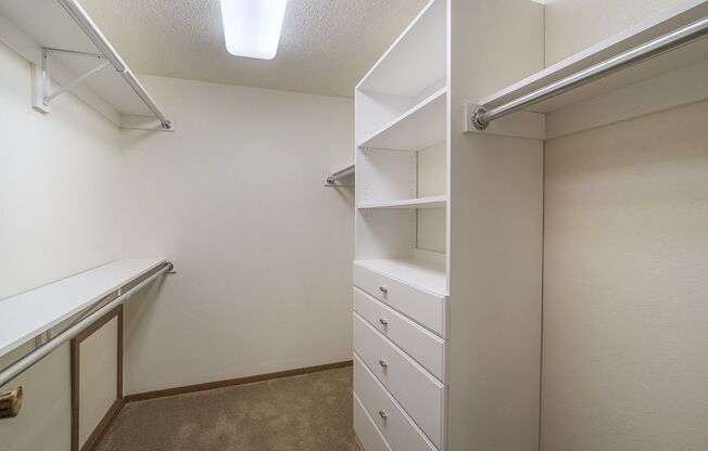 2 beds, 1 bath, 913 sqft, $935, Unit 2912-202