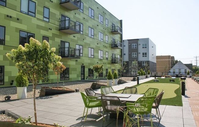 2 beds, 2 baths, 1,098 sqft, $1,630, Unit 422